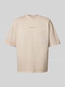 Pegador Boxy Fit T-Shirt mit Label-Stitching in Beige, Größe S