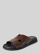 Tommy Hilfiger Slipper aus Leder mit Cut-out am Riemen in Dunkelbraun,...