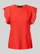 Vero Moda Regular Fit T-Shirt mit Lochstickmuster Muster 'TASSA' in Ro...