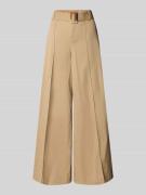 MAC Stoffhose mit Gürtel und Eingrifftaschen Modell 'Carletta' in Beig...