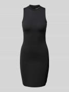 Calvin Klein Jeans Knielanges Kleid mit Stehkragen und Label-Stitching...