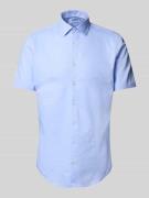 Jake*s Slim Fit Kurzarmhemd mit Knopfleiste in Bleu, Größe 43/44