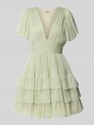 LACE & BEADS Cocktailkleid im Stufen-Look mit V-Ausschnitt in Hellgrue...
