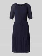 s.Oliver BLACK LABEL Tailliertes Chiffonkleid mit Bindegürtel in Marin...