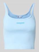 Tommy Jeans Slim Fit Crop Top aus Ripp in Hellblau, Größe L