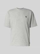 REVIEW T-Shirt mit Label-Stitching in Hellgrau Melange, Größe L