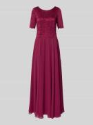 Vera Mont Abendkleid mit Spitze und Rundhalsausschnitt in Bordeaux, Gr...