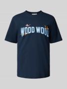 Wood Wood T-Shirt mit Label- und Motiv-Print Modell 'Bobby' in Dunkelb...