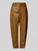 MM Tapered Fit Kunstlederhose mit Ziernähten in Cognac, Größe L