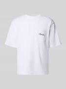 REVIEW T-Shirt mit Brusttasche und Label-Stitching in Offwhite, Größe ...