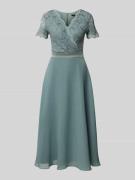 Swing Cocktailkleid mit Spitze und V-Ausschnitt in Lind, Größe 34