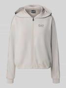 EA7 Emporio Armani Sweatjacke mit Label-Print und Reißverschluss in He...