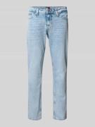 Tommy Jeans Slim Fit Tapered Leg Fit Jeans aus Baumwollmix in Jeansbla...