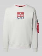 Alpha Industries Sweatshirt mit Reißverschlusstasche am Ärmel in Hellg...