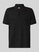 Tommy Jeans Regular Fit Poloshirt mit Waffelstruktur in Black, Größe M