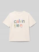 Calvin Klein Jeans T-Shirt mit Label-Print in Sand, Größe 140