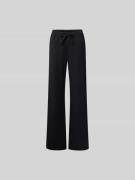Juvia Wide Fit Sweatpants mit elastischem Bund in Black, Größe L