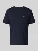 Tommy Hilfiger T-Shirt mit Brusttasche in Marine, Größe M