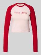 Guess Jeans Cropped Longsleeve mit Raglanärmeln in Rot, Größe L