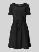 ONLY & SONS Minikleid mit Rundhalsausschnitt und Bindegürtel in Black,...