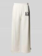 CARLO COLUCCI Wide Fit Sweatpants mit Logo-Print in Offwhite, Größe L