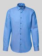 Jake*s Slim Fit Business-Hemd mit Knopfleiste in Royal, Größe 43/44