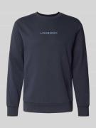 Lindbergh Sweatshirt mit Rundhalsausschnitt und Logo-Print in Dunkelbl...