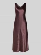 MM Fließendes Satinkleid mit breiten Trägern Modell 'TALETE' in Auberg...