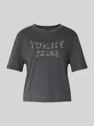 Tommy Jeans Boxy Fit T-Shirt aus reiner Baumwolle in Anthrazit, Größe ...