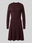 Zero Knielanges Strickkleid aus Viskose-Mix mit Zopfmuster in Bordeaux...