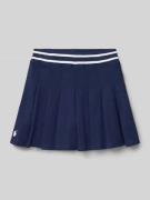 Polo Ralph Lauren Teens Faltenrock in Strick-Optik mit Logo-Stitching ...