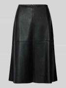 s.Oliver BLACK LABEL Knielanger Rock in Kunstleder-Optik in Black, Grö...