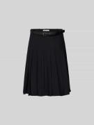 Self-Portrait Midirock in Falten-Optik in Black, Größe L