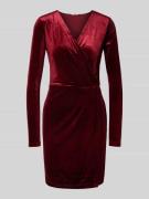 mbyM Knielanges Kleid mit V-Ausschnitt Modell 'MADENA' in Bordeaux, Gr...