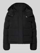 Calvin Klein Jeans Steppjacke mit Logo und Eingrifftaschen in Black, G...