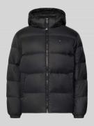 Tommy Jeans Regular Fit Daunenjacke mit Logo Stitching in Black, Größe...
