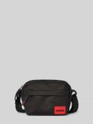 HUGO Umhängetasche mit Label Patch in Black, Größe 1