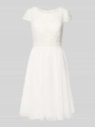 Luxuar Brautkleid mit floraler Spitze in Ecru, Größe 38