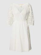 QS Wickelkleid aus Baumwolle mit Lochstickerei Modell 'Anglaise' in We...