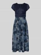 Swing Maxikleid mit floralem Print in Dunkelblau, Größe 34