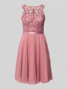 Luxuar Cocktailkleid mit Rundhalsausschnitt in Mauve, Größe 36
