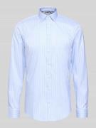 Jake*s Slim Fit Businesshemd mit Kentkragen in Hellblau, Größe 37/38