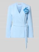 Christian Berg Cocktail Blazer mit Taillengürtel in Sky, Größe 32