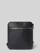 Emporio Armani Umhängetasche mit Logo-Applikation in Leder-Optik in Bl...