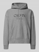 CK Calvin Klein Hoodie mit Label-Print und Känguru-Tasche in Mittelgra...