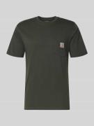 Carhartt Work In Progress Regular Fit T-Shirt mit Logo-Patch in Schlam...