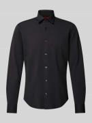 HUGO Slim Fit Businesshemd in Struktur-Optik Modell 'ERMO' in Black, G...