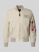 Alpha Industries Regular Fit Bomberjacke mit Logo-Patch in Beige, Größ...