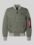 Alpha Industries Regular Fit Bomberjacke mit Logo-Patch in Oliv, Größe...