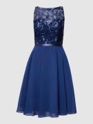 Luxuar Cocktailkleid mit floraler Stickerei in Marine, Größe 40